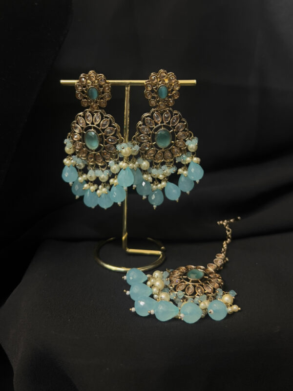 Lightblue Choker set with glas beads