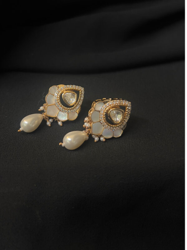 White choker set with earrings