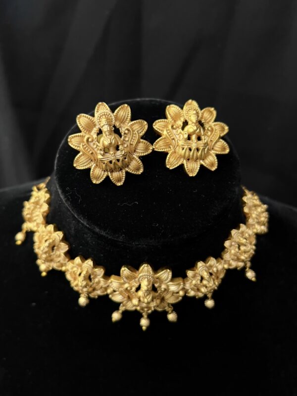 Choker set with earrings