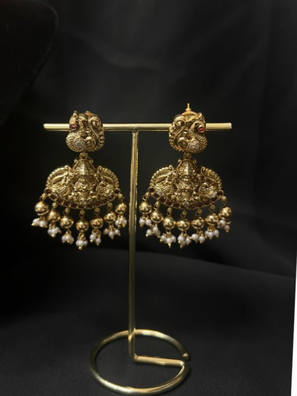 Mattegold necklace set with earrings