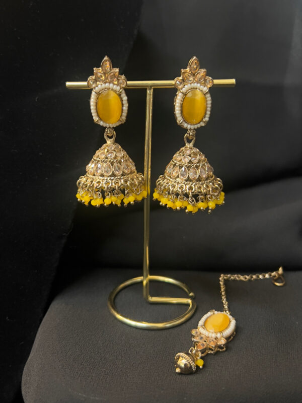 Yellow choker set with bells