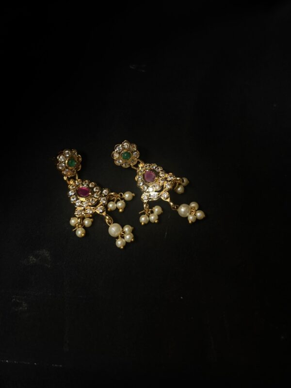 Semi choker set with earrings
